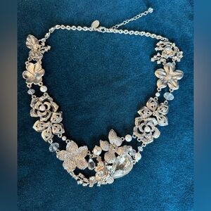 Elegant Silver Floral Necklace